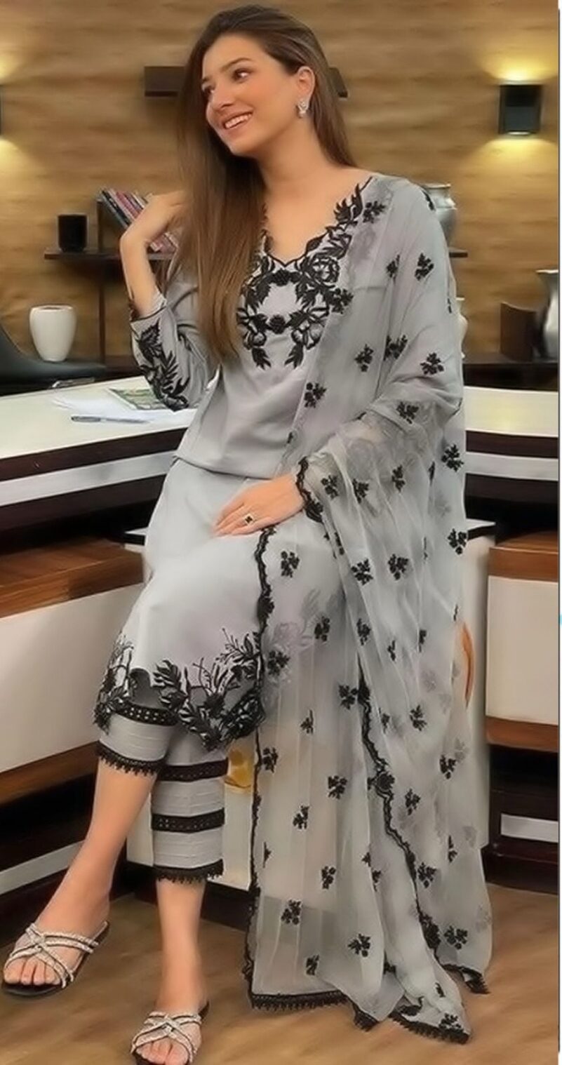 Agha Hassan Summer collection - Image 3